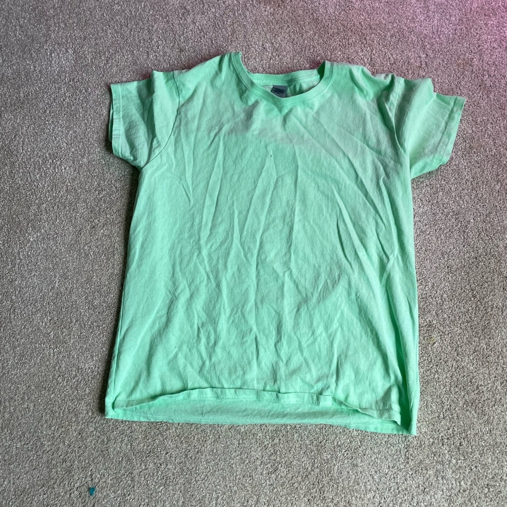 gildan tee